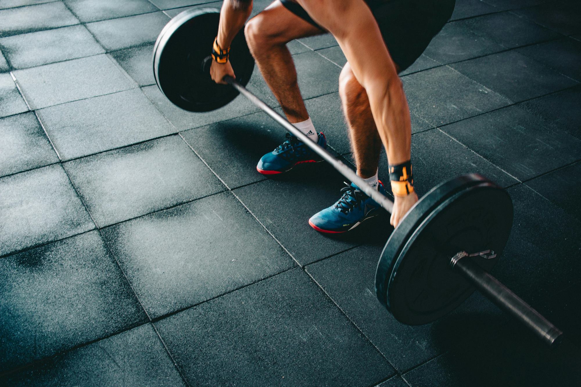 Man doing the deadlift exercise, part of weight traiing workout