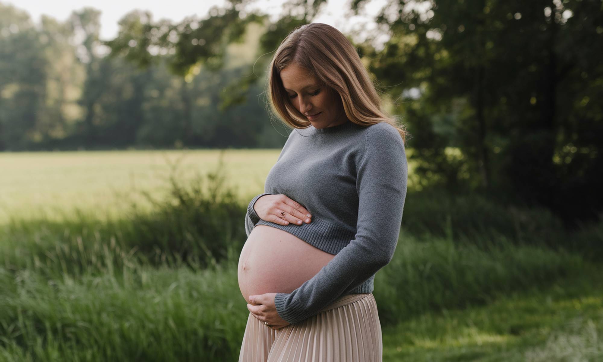 Pregnancy woman outside - pregnancy photo